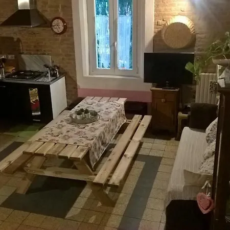 Casa Di Campagna In Citta *
